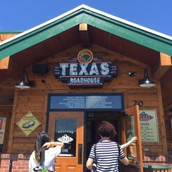 texas roadhouse conway ar,Location and Ambiance