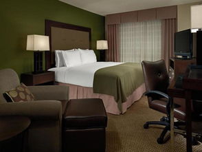 holiday inn express benton ar,Location and Accessibility